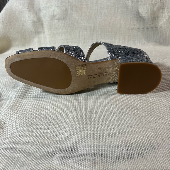 Freda Salvador Fisherman Midheel Sandal Silver NIB - Picture 5 of 9